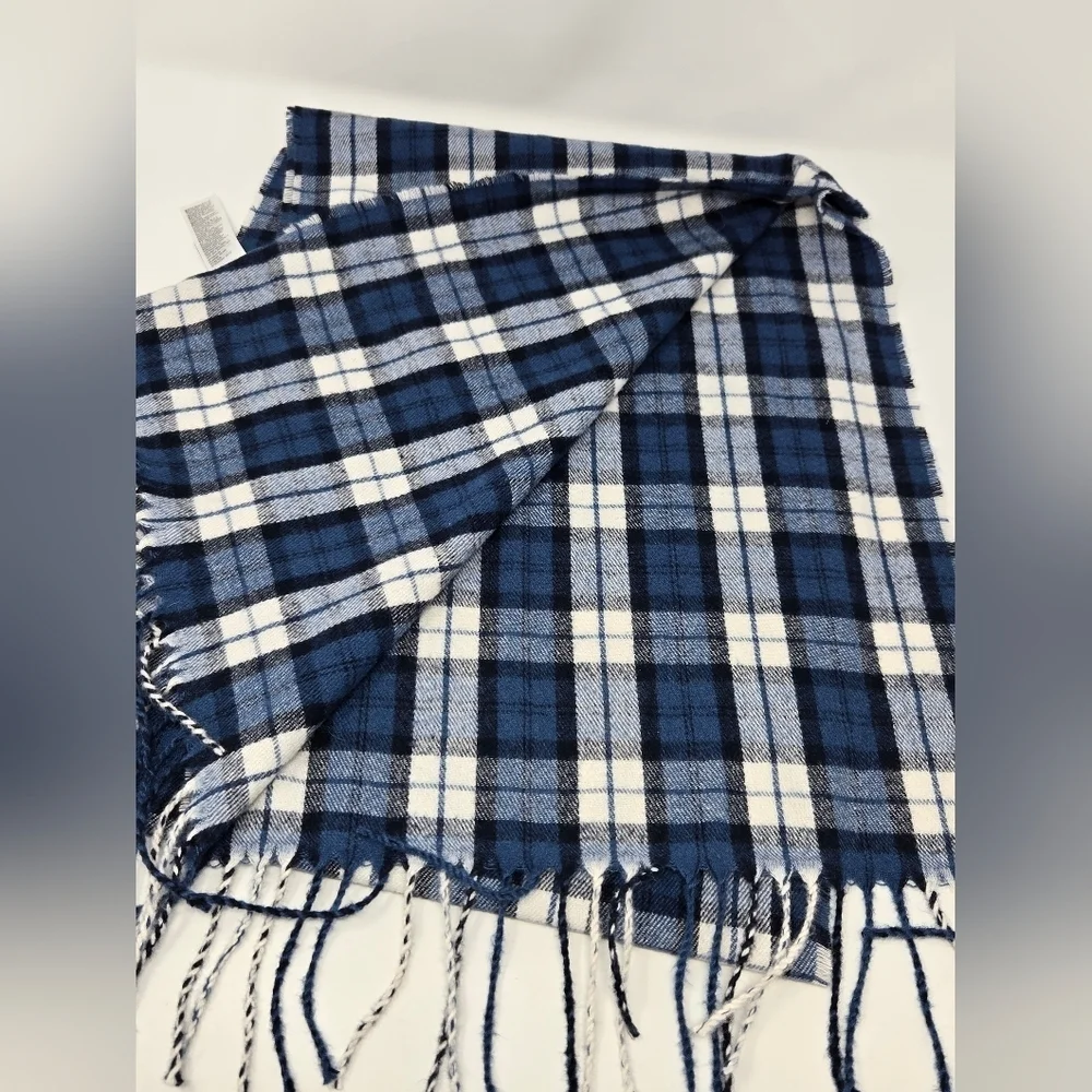 OLD NAVY BLUE & WHITE PLAID LONG SCARF FRINGE ENDS UNISEX OS FALL WARM COZY